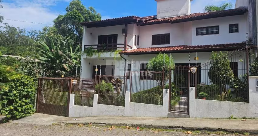 Casa com 5 quartos no Bairro Carvoeira em Florianópolis