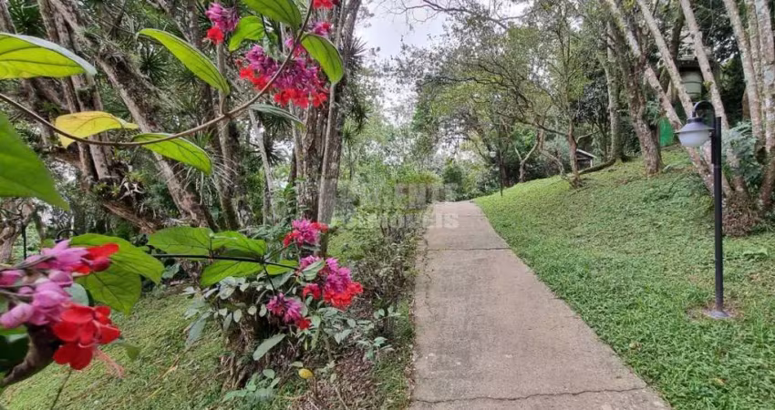 Amplo apartamento à venda no bairro Agronômica em Florianópolis