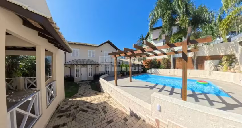 Casa de 5 quartos sendo 2 suítes no centro de florianópolis sc
