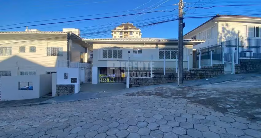 Casa comercial para alugar na Rua Professor Belarmino Corrêa, 181, Trindade, Florianópolis