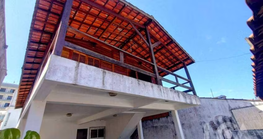 Sobrado a 150 mts da praia com 4 dormitórios à venda, 225 m² por R$ 850.000 - Martim de Sá - Caraguatatuba/SP