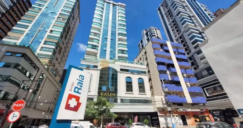 Kalin apartamento mobiliado com 3 suítes e 2 vagas na meia praia
