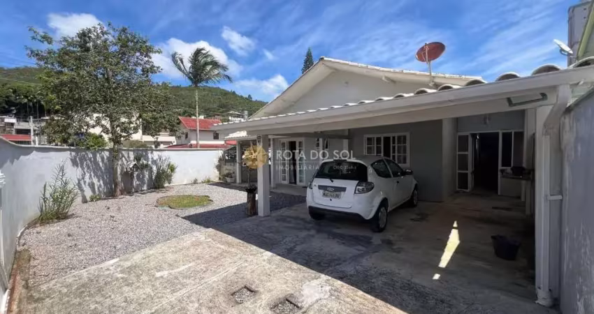 Casa 3 quartos a poucos metros do mar em perequê porto belo