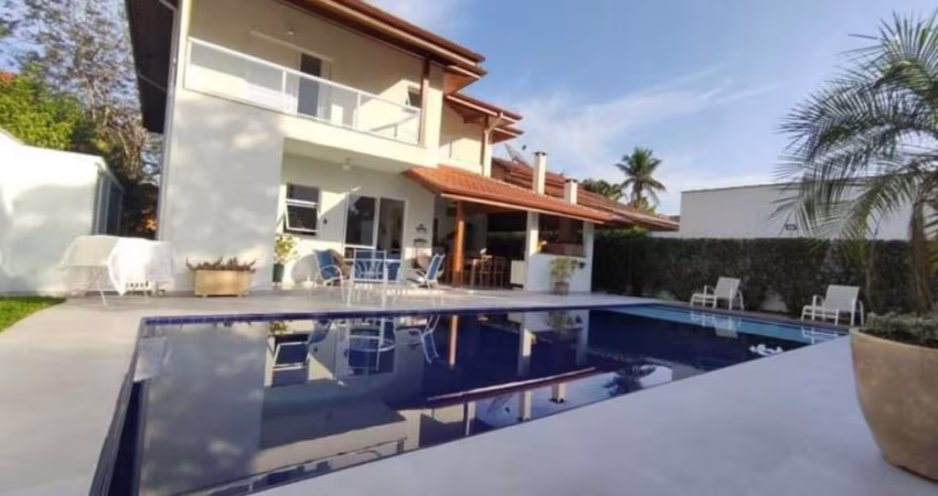 CASA DE ALTISSIMO PADRÃO DENTRO DE CONDOMINIO FECHADO.