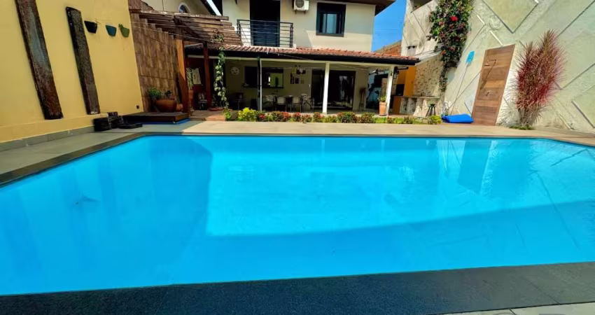 CASA COM PISCINA NO CENTRO DE UBATUBA