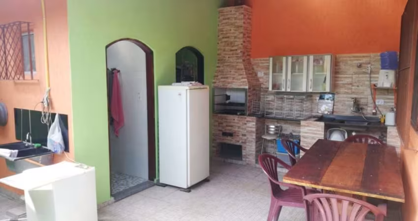 CASA COM 2 DORMITÓRIOS E VARANDA GOURMET NO PEREQUE-AÇU.