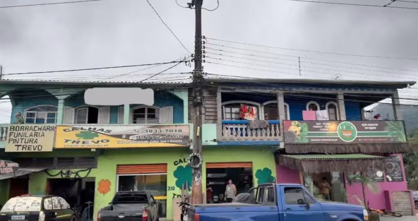 CASA COM TOTAL DE 332M² NO MATO DENTRO.