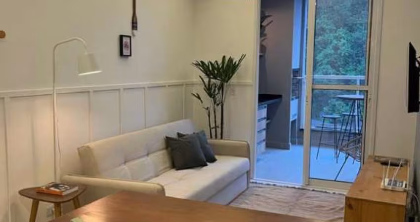 APARTAMENTO MOBILIADO COM 2 DORMITÓRIOS NO PEREQUE-AÇU.