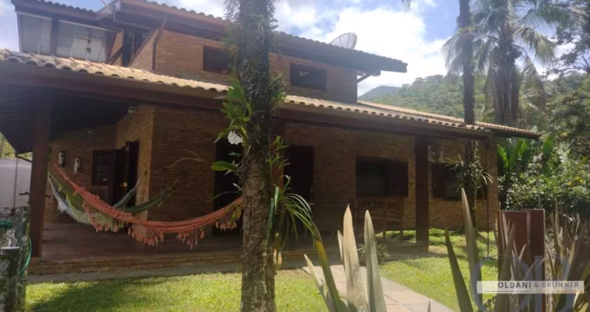 SOBRADO COM 4 DORMITÓRIOS DENTRO DE CONDOMINIO NO HORTO.
