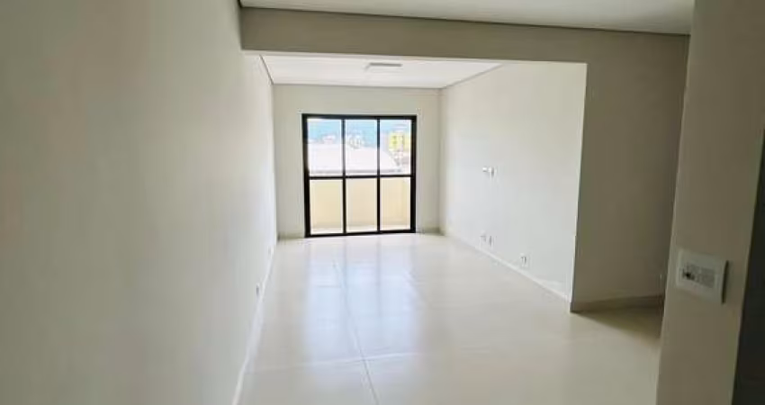 APARTAMENTO COM 2 DORMITÓRIOS NO CENTRO.