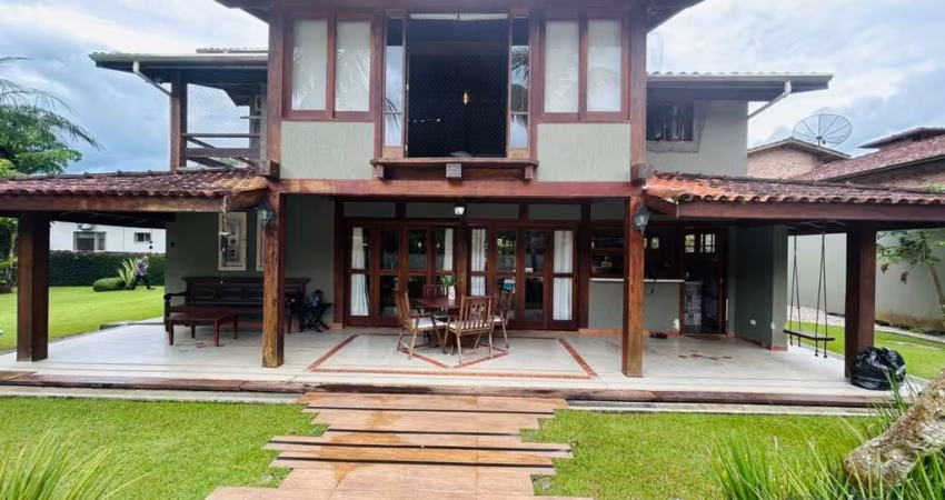 SOBRADO COM 4 DORMITÓRIOS DENTRO DE CONDOMINIO.