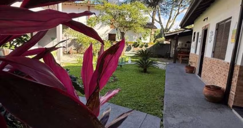 SOBRADO COM 3 DORMITÓRIOS MAIS EDÍCULA COM 4 SUÍTES NO PARQUE VIVAMAR.