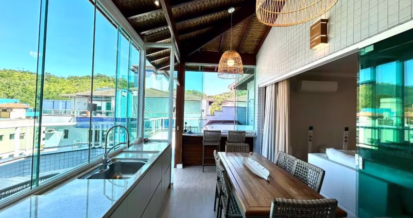 COBERTURA DUPLEX MOBILIADA COM 3 SUÍTES APENAS 200 METROS DO MAR NA PRAIA GRANDE.