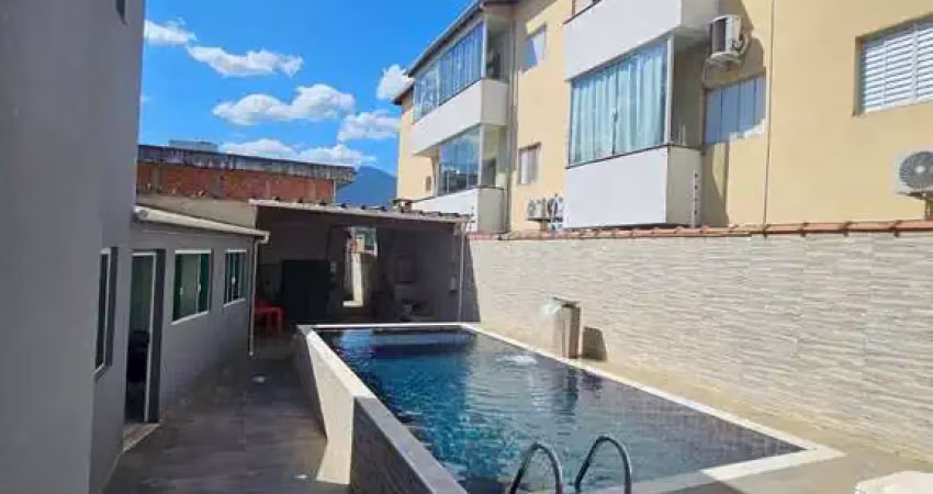 SOBRADO COM 4 DORMITÓRIOS NA MARANDUBA.
