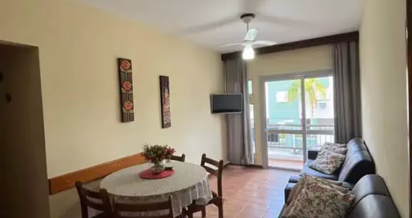 Apartamento com 2 dormitórios apenas 300 metros da praia grande.