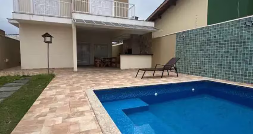Sobrado com 4 dormitórios apenas 150 metros do mar na praia do pereque-açú