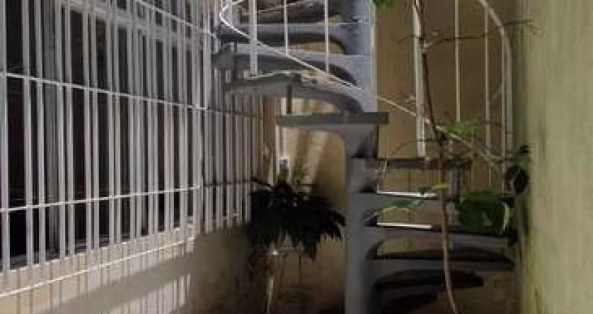 Casa em Rochdale, Osasco: 6 Dormitórios, 3 Banheiros por R$720k