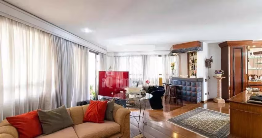 Apartamento a venda Higienópolis, 306 metros, 4 dormitórios, 1 suíte com 6 vagas, R$ 2.200.000,00.