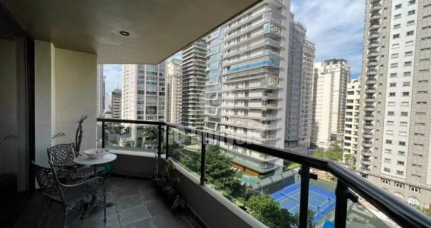 Apartamento a venda no Itaim Bibi, 220 metros, 3 suítes com 4 vagas.
