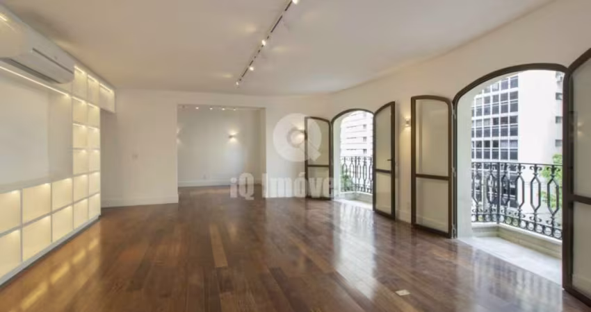 Apartamento Jardins, 198m², 3 suítes com 2 vagas.
