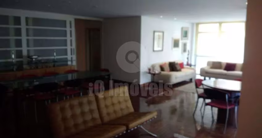 Maravilhoso apartamento de padrão na sta. cecilia em rua tranquila com 228 metros
