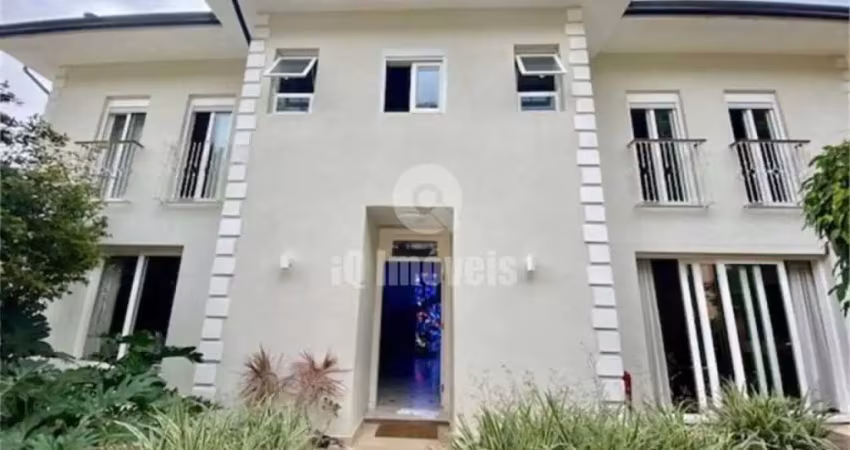 Casa de 495m², 5 suítes, 4 vagas em rua super tranquila do pacaembú