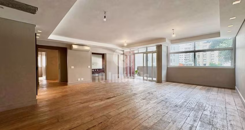 Apartamento 2 dormitórios 1 suíte 2 vagas de garagem reformado