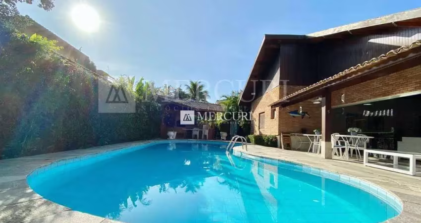 Casa no guarujá, enseada, condomínio fechado, 4 quartos, 4 suítes, piscina e churrasqueira - mercuri imóveis - imobiliária no guarujá