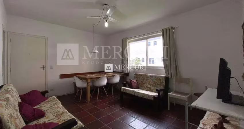 Apartamento no guarujá, enseada, 2 quartos, sala para 2 ambientes e cozinha com armários  - mercuri imóveis - imobiliária no guarujá
