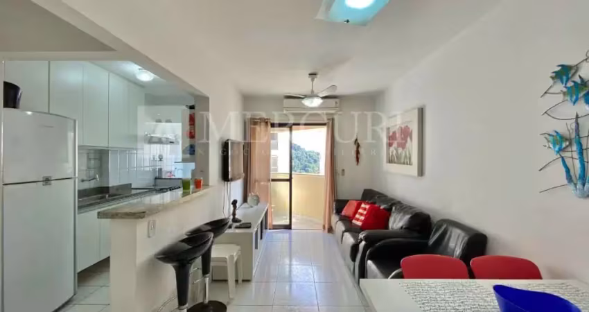 Apartamento no guarujá, pitangueiras, 2 quartos, sala para 2 ambientes e sacada com vista urbana - mercuri imóveis - imobiliária no guarujá