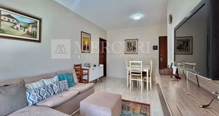 Apartamento no guarujá, enseada, 2 quartos, sala para 2 ambientes e cozinha com armário - mercuri imóveis - imobiliária no guarujá
