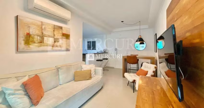 Apartamento no guarujá, enseada, 2 quartos, decorado e varanda gourmet - mercuri imóveis - imobiliária no guarujá
