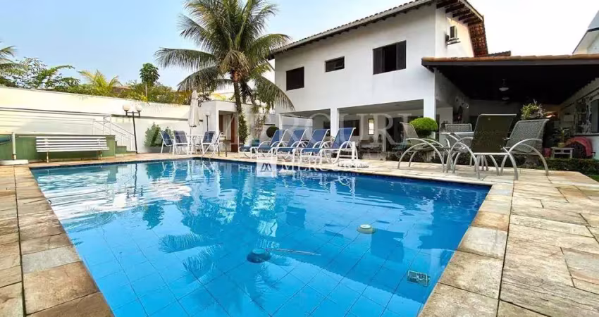 Espaçosa casa com 6 quartos e área de lazer no condomínio jardim acapulco