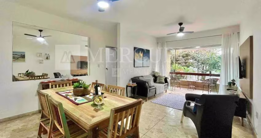 Apartamento no guarujá, enseada, 2 quartos, sendo 1 suíte e sacada com vista urbana - mercuri imóveis - imobiliária no guarujá
