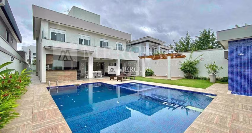 Casa no Guarujá, Condomínio Fechado, Jardim Acapulco, 6 suítes à venda.