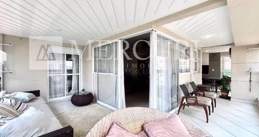 Apartamento no guarujá, astúrias, 3 suítes, varanda gourmet e vista parcial do mar- mercuri imóveis - imobiliária no guarujá