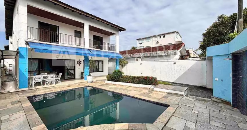 Casa no guarujá, enseada, 4 quartos, sala para 4 ambientes, sacada, piscina e churrasqueira - mercuri imóveis - imobiliária no guarujá