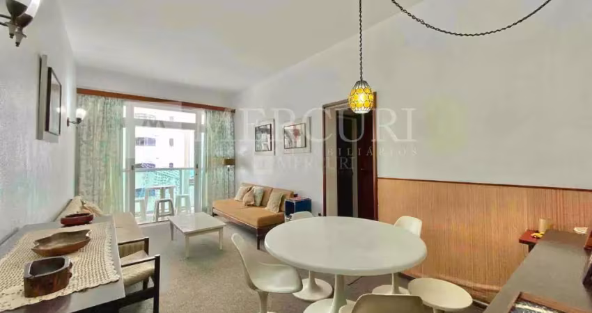 Apartamento no guarujá, pitangueiras, 2 quartos, sala para 2 ambientes e sacada com vista para o mar  - mercuri imóveis - imobiliária no guarujá