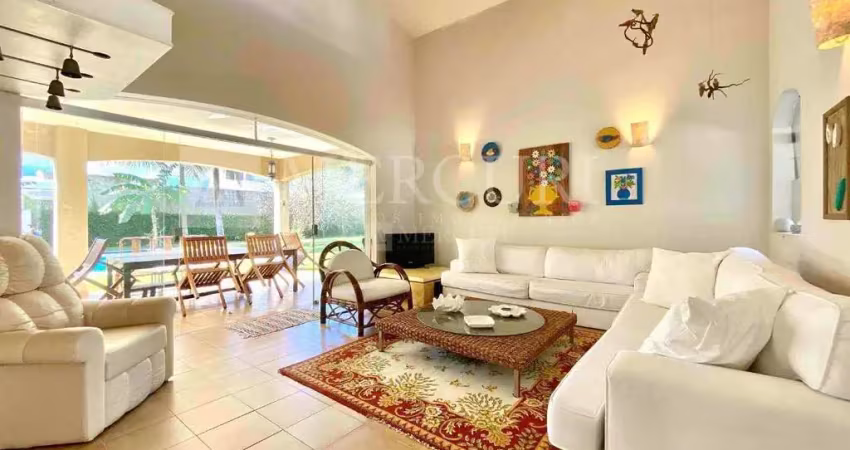 Casa no guarujá, jardim acapulco, condomínio fechado, 3 quartos, sala para 2 ambientes, sacada e piscina - mercuri imóveis - imobiliária no guarujá