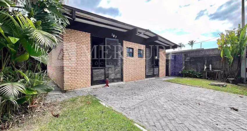 Casa no guarujá, balneário praia do pernambuco, 4 quartos sendo 2 suítes- mercuri imóveis guarujá