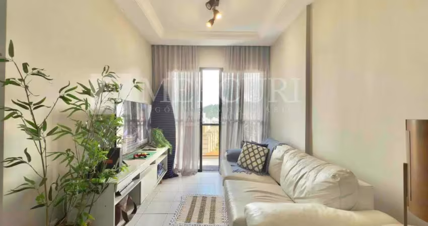 Apartamento no guarujá, enseada, 1 quarto, sala para 2 ambientes e sacada - mercuri imóveis - imobiliária no guarujá