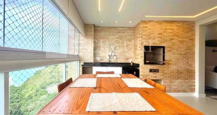 Apartamento no guarujá, astúrias, 2 quartos, sendo 1 suíte e sacada gourmet com vista mar - mercuri imóveis - imobiliária no guarujá