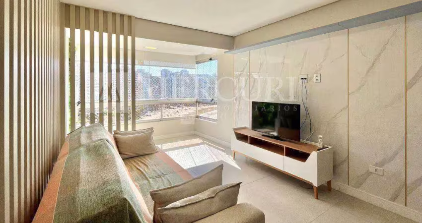 Apartamento no guarujá, astúrias, 2 quartos, sendo 1 suíte e sacada com vista para o mar - mercuri imóveis - imobiliária no guarujá