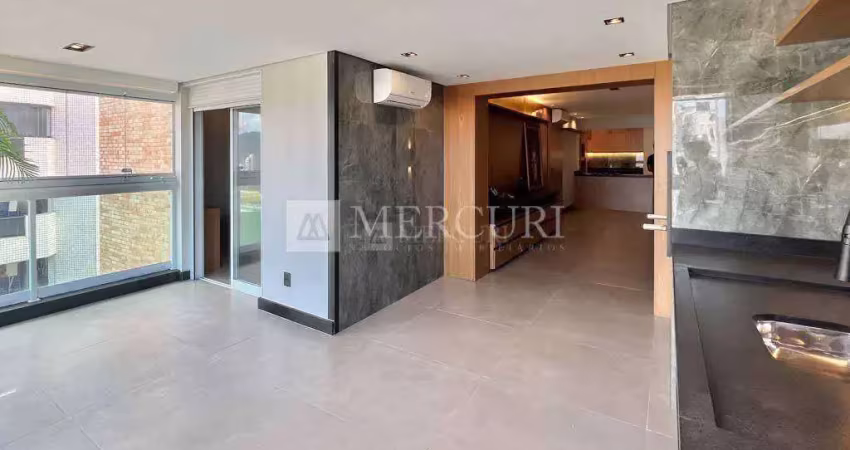 Apartamento no guarujá - jardim astúrias - amplo com 3 suítes, reformado e varanda gourmet - mercuri imóveis guarujá