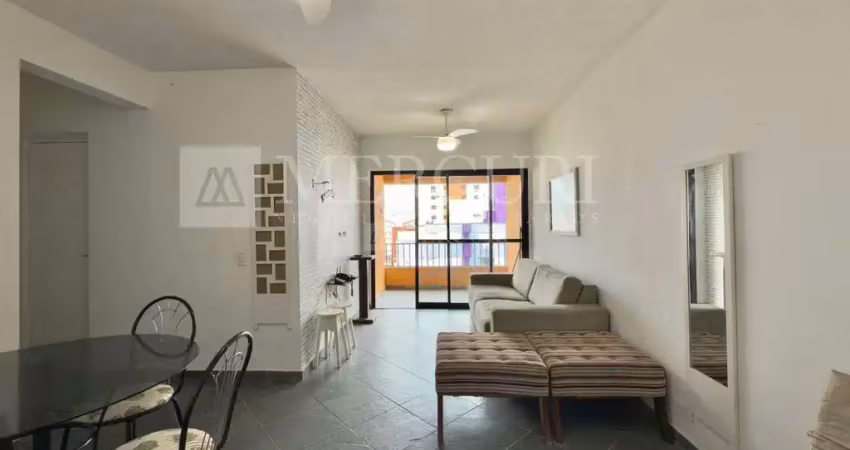 Apartamento no guarujá, enseada, 2 quartos, sendo 1 suíte e prédio com lazer completo - mercuri imóveis - imobiliária no guarujá