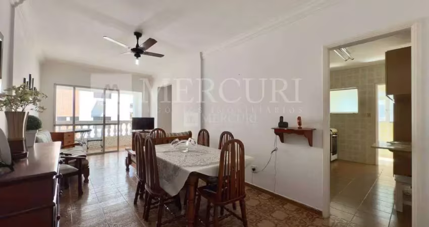 Apartamento no guarujá, enseada, 2 quartos, sacada com vista livre e prédio com lazer - mercuri imóveis - imobiliária no guarujá.