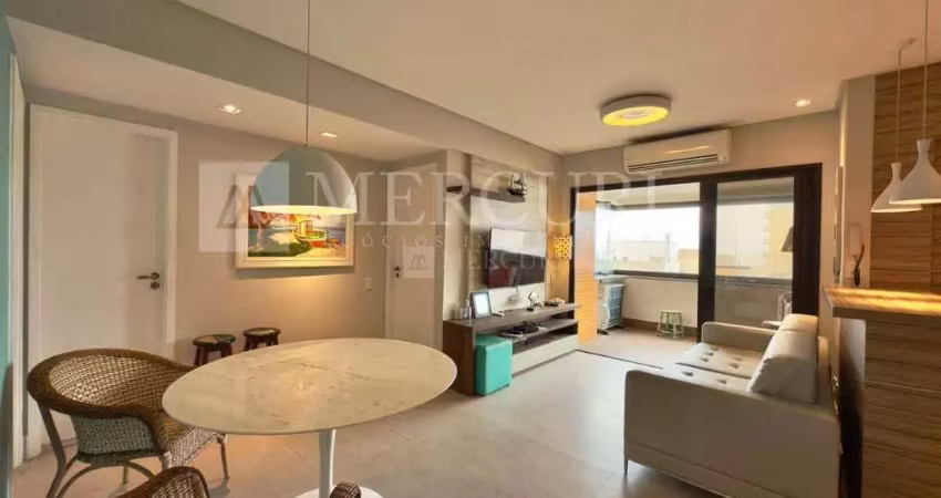 Apartamento no guarujá, enseada, 3 quartos, sendo 1 suíte e com vista mar, refornado - mercuri imóveis - imobiliária no guarujá