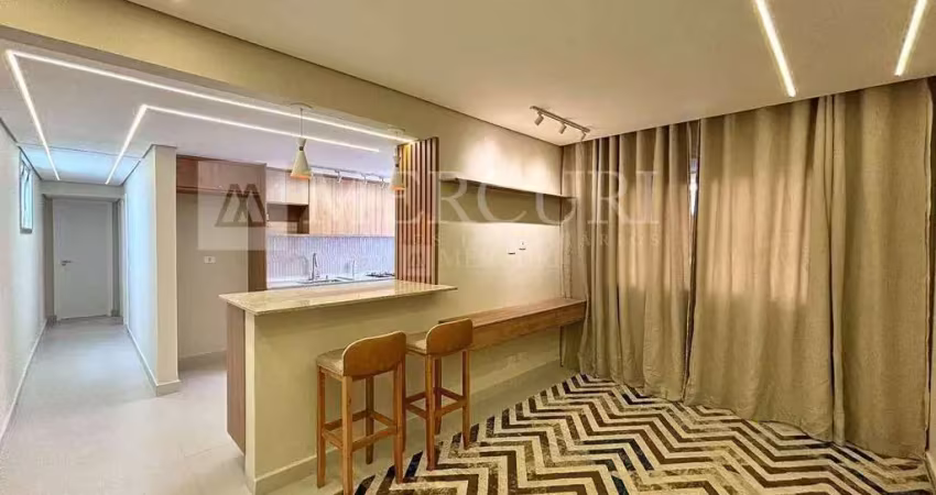 Apartamento no guarujá, enseada, 2 quartos, sendo 1 suíte, totalmente repaginado e semi-mobiliado - mercuri imóveis - imobiliária no guarujá.