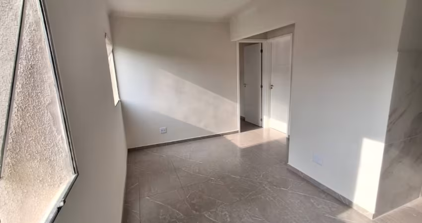 Lindo apartamento térreo reformado, a 300m do metrô!