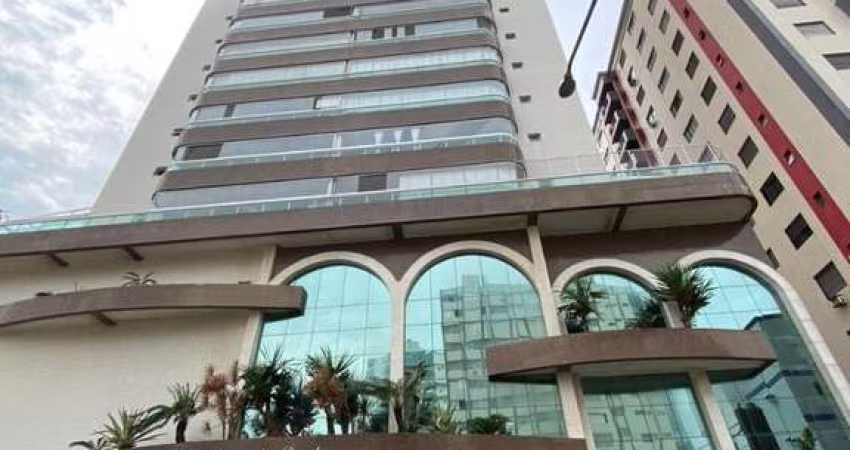 Apartamento com 4 dormitórios com varanda gourmet na Guilhermina na Praia Grande